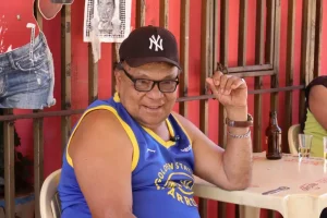 Quando Paraguai aponsentou, esposa temeu depressão e logo teve a ideia de abrir o boteco. (Foto. Osmar Veiga).