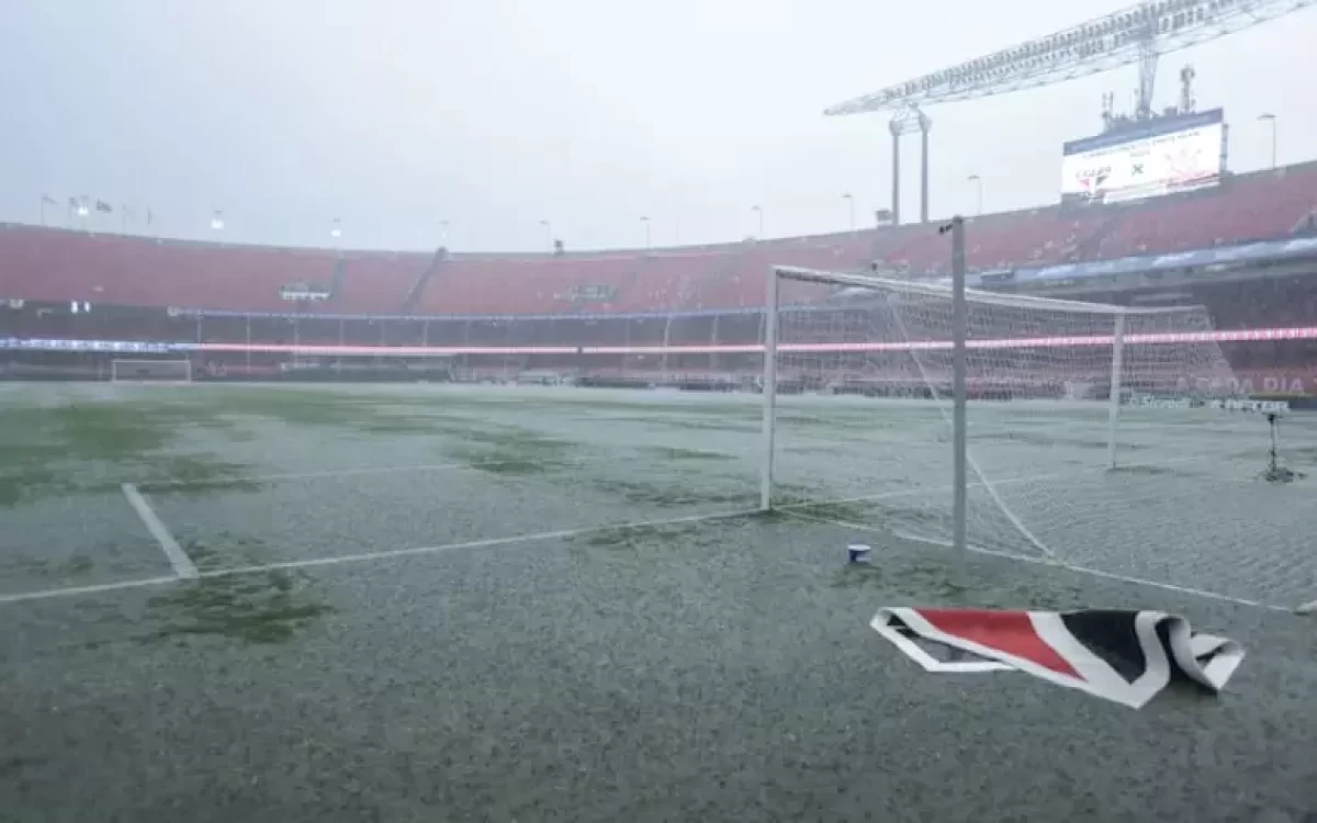 Fortes chuvas fazem São Paulo x Corinthians ter início adiado