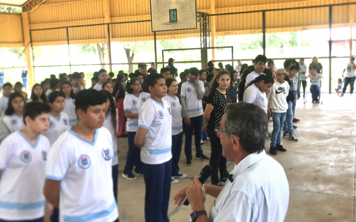 Escola Cívico-Militar recebeu autoridades do Exército marinha Polícia Militar Bombeiros e Polícia Ambiental na abertura do ano letivo