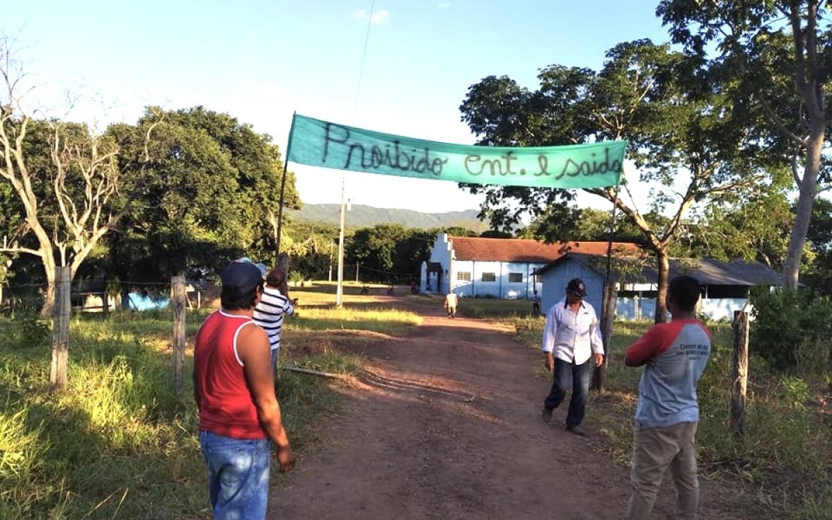 ALDEIA ALVES DE BARROS FECHAM ALDEIA “ NINGUÉM ENTTRA OU SAI”