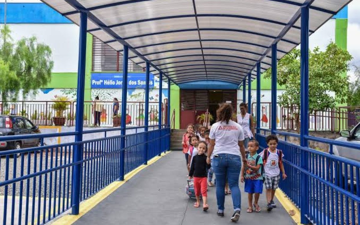 Escolas não podem separar alunos vacinados de não vacinados, diz MP