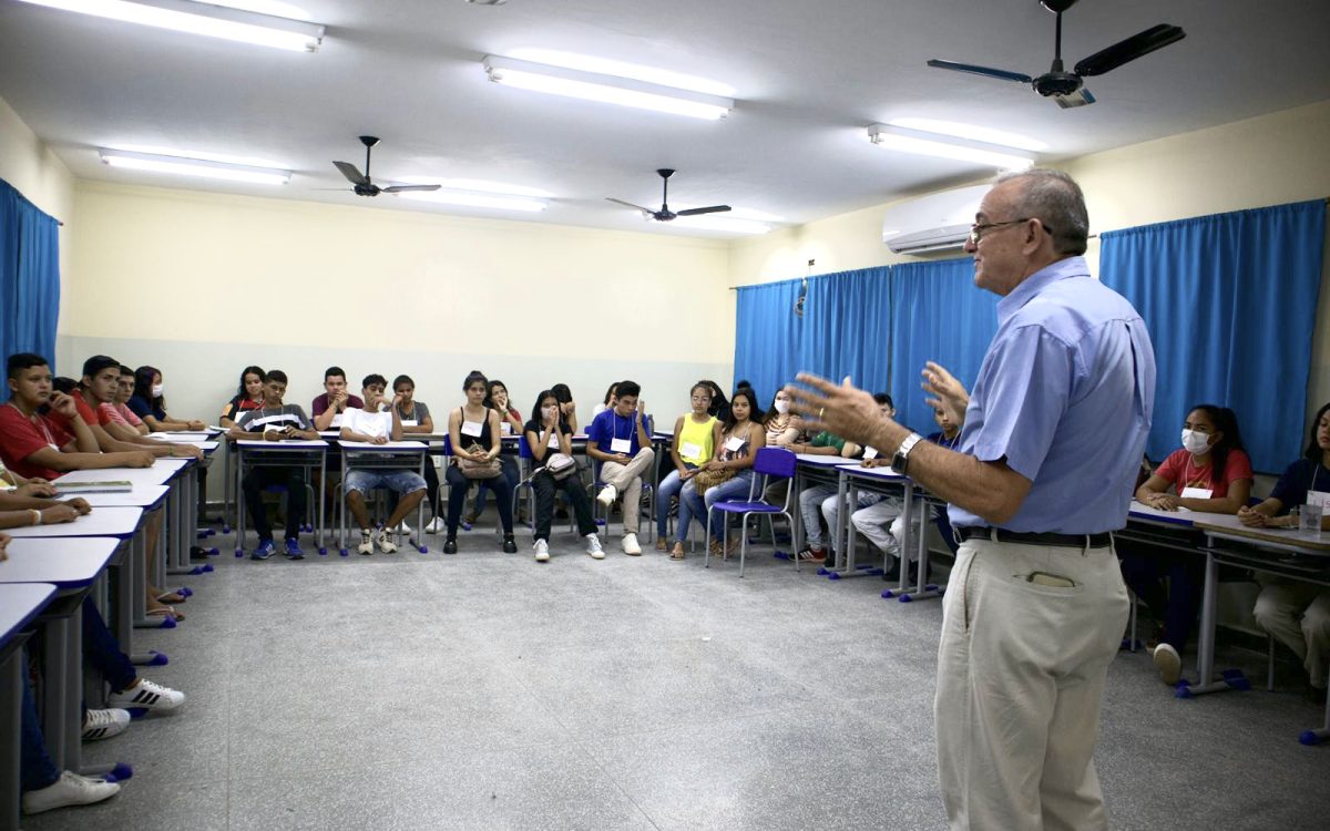 Jornalista Hildebrando Procópio palestra para os Jovens Aprendiz em Porto Murtinho