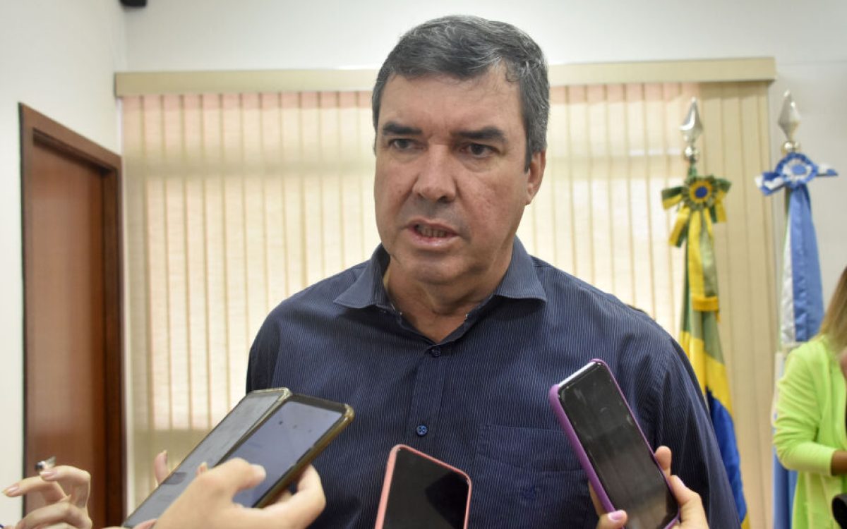 Riedel garante cobertura do reajuste de 15% no salários dos professores em MS