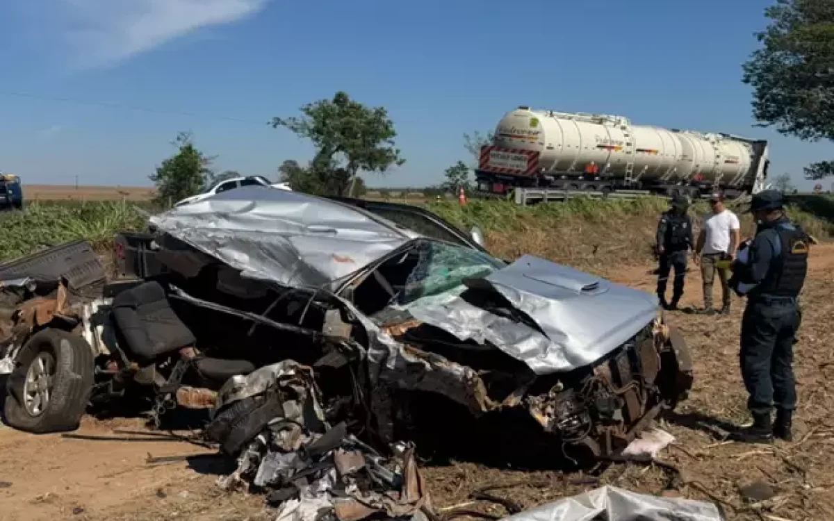 Caminhonete fica destruída e motorista morre em acidente na MS-380