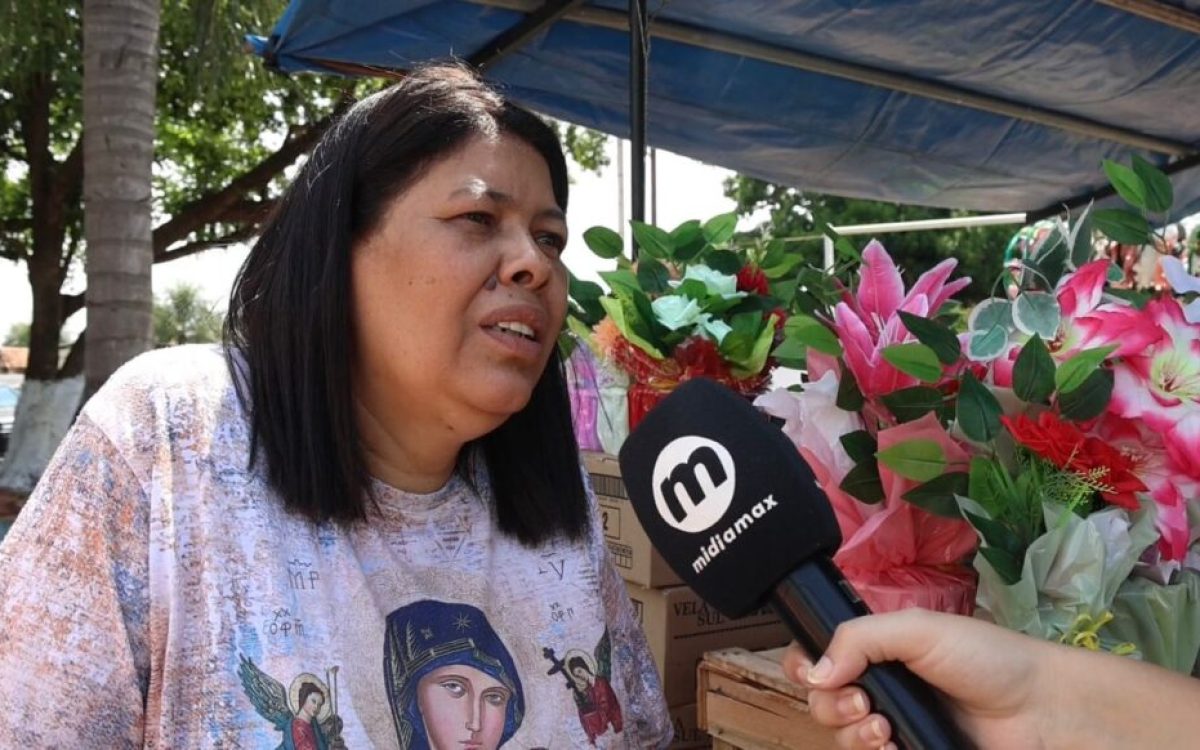 flores artificiais dominam cemitérios de Campo Grande em véspera de finados