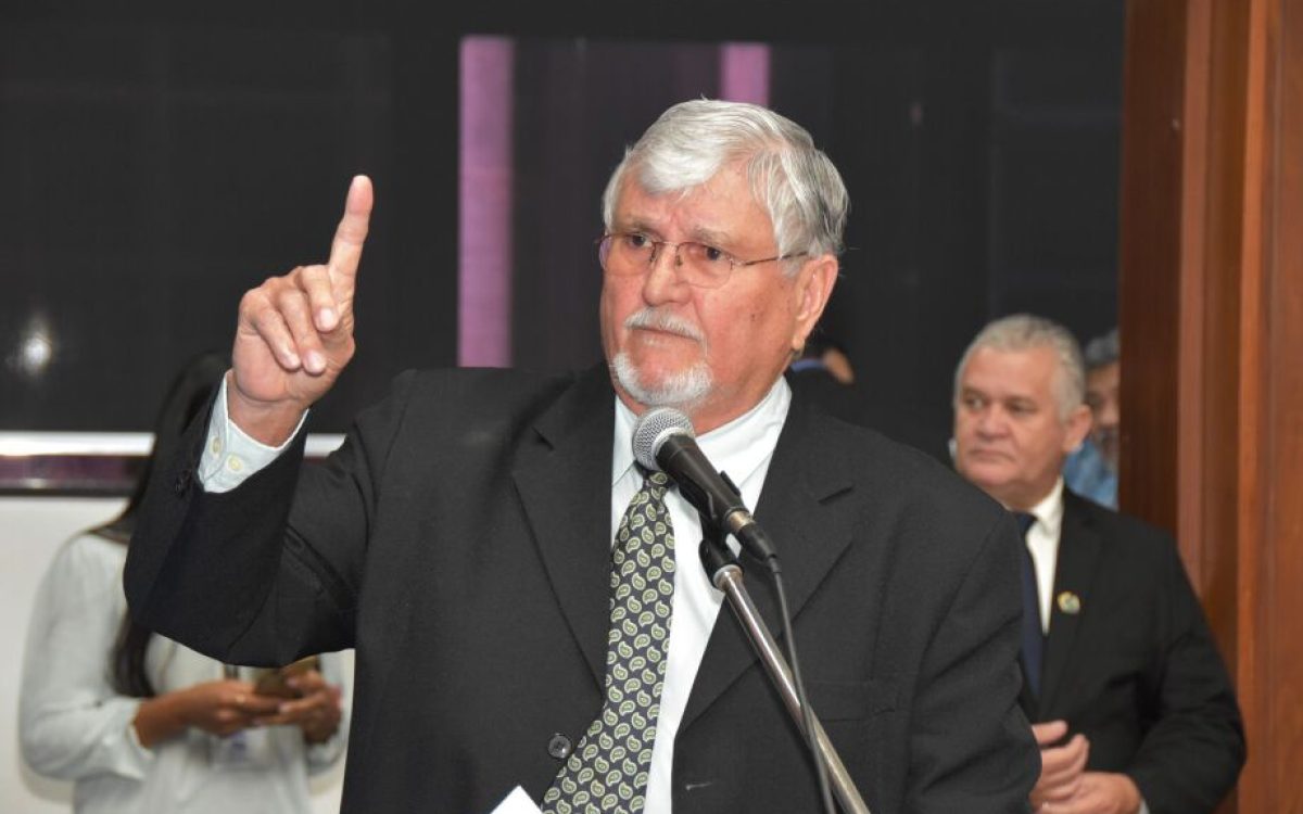 Após críticas sobre homenagem a Temer, Zeca do PT retira pré-candidatura a prefeito de Campo Grande